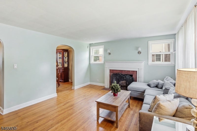 185 W Passaic Ave