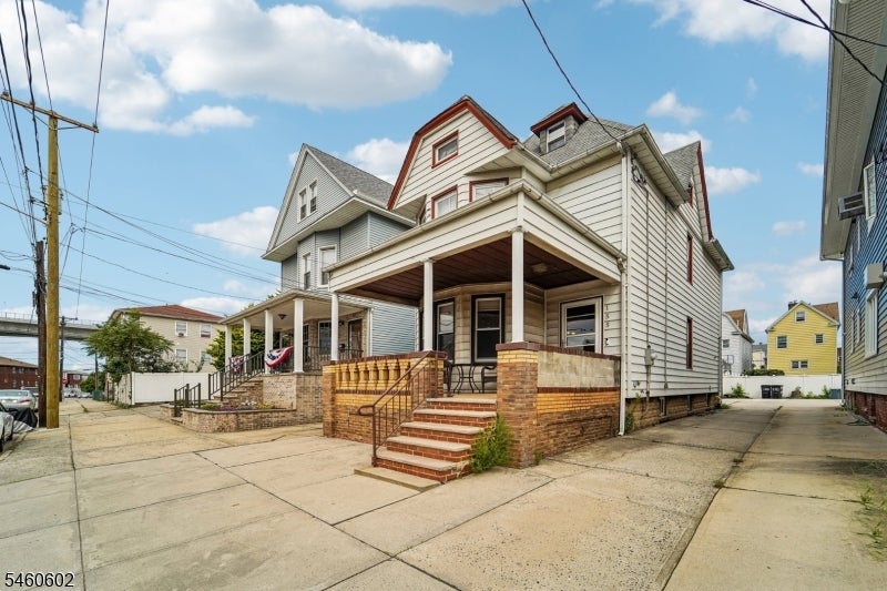 155 W 3Rd St