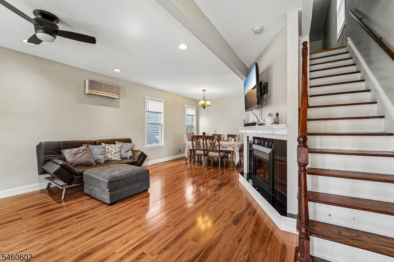 155 W 3Rd St
