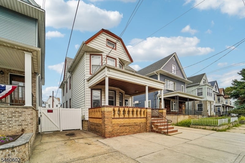 155 W 3Rd St