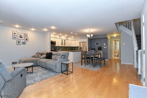 39- B Triumph Ct B East Rutherford Boro NJ 07073