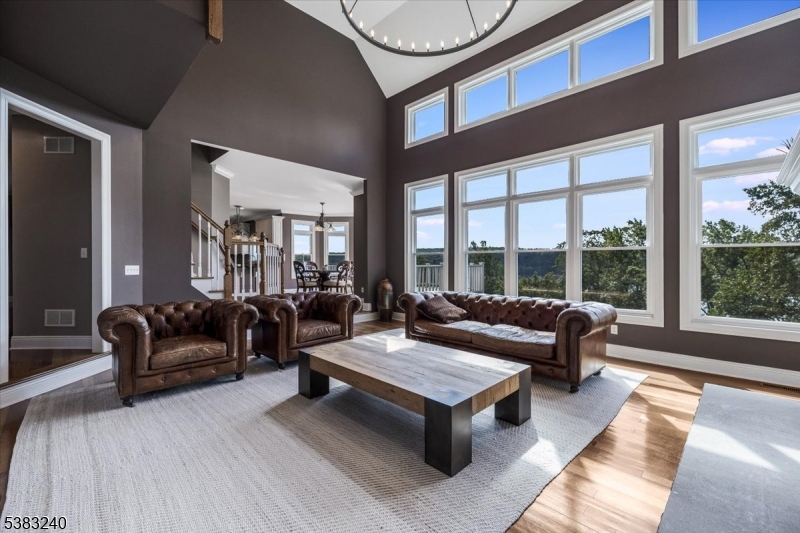 15 Laurel Ter