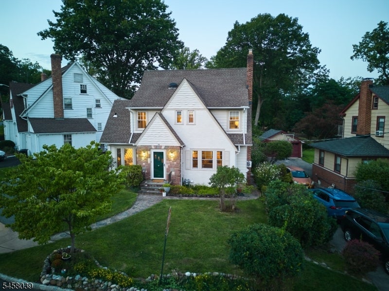 11 Winding Way