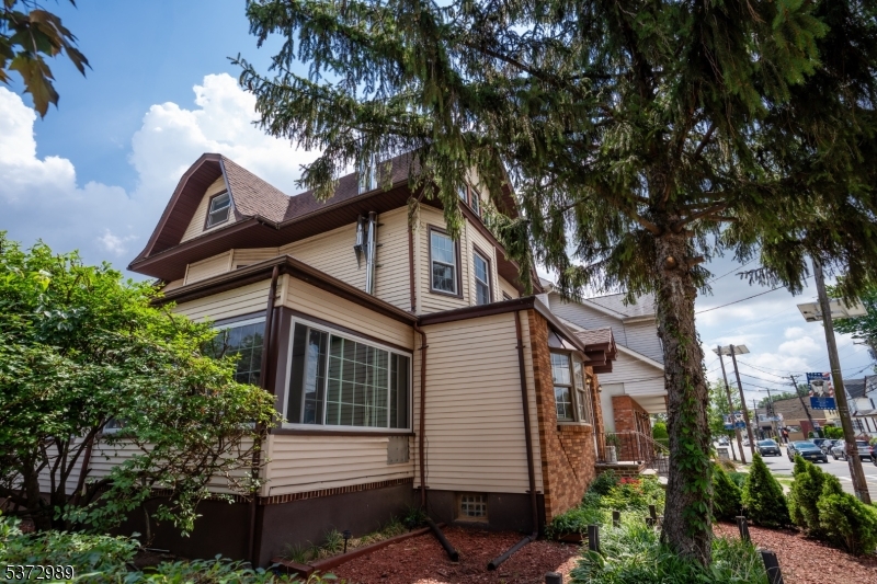 325 Valley Brook Ave