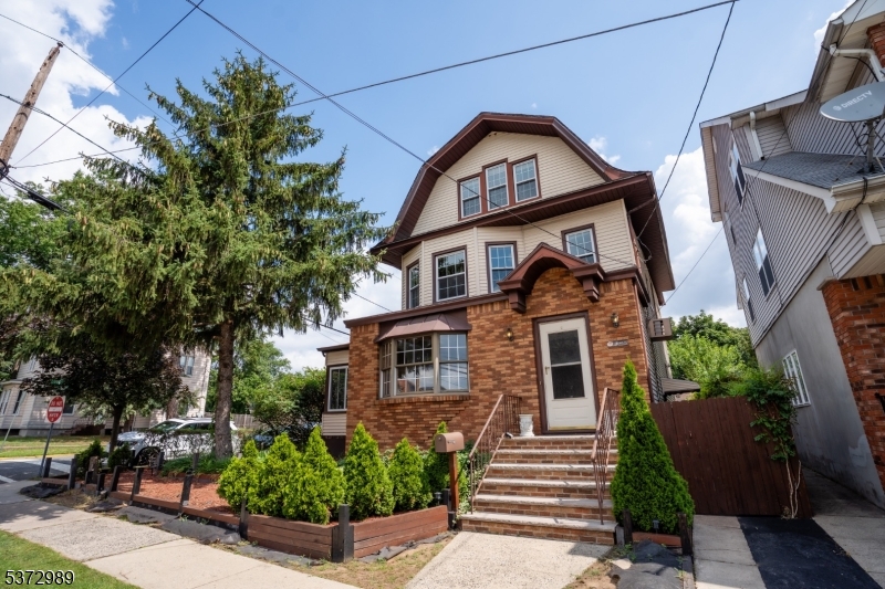 325 Valley Brook Ave