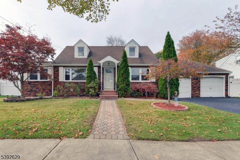 Photo of 29 Winifred Dr, Totowa, NJ 07512 (MLS # 3995395)