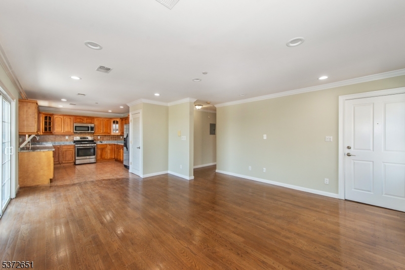 77 Cedar St 3