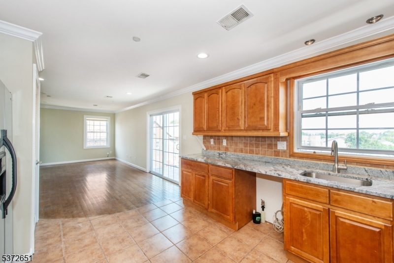 77 Cedar St 3