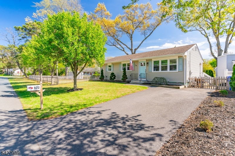 172 Riviera Dr