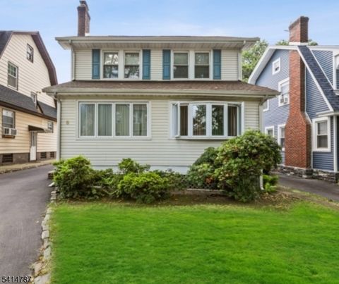 5 Roosevelt Ave East Orange City NJ 07017