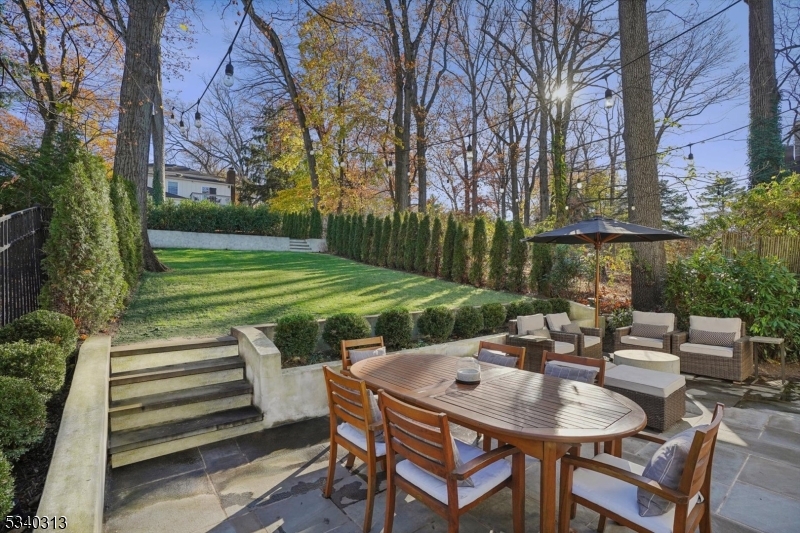 62 Mountain Ave