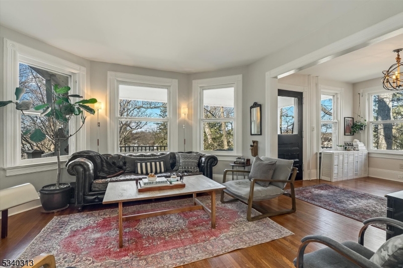 62 Mountain Ave
