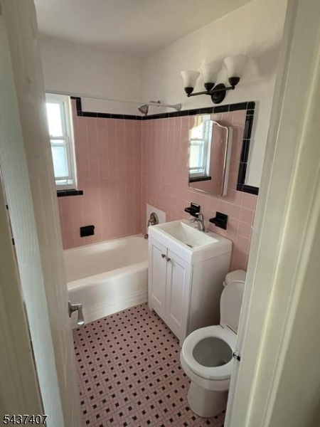 152 Belleville Ave 17