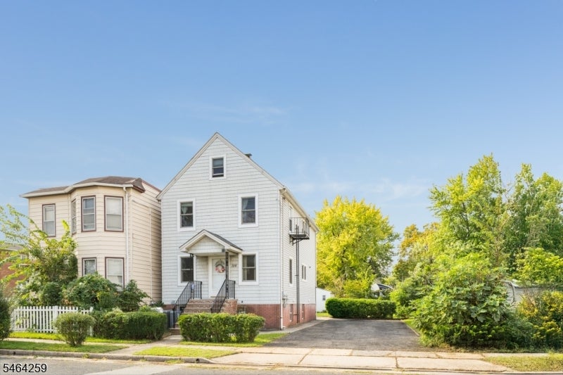 914 Woodlawn Ave