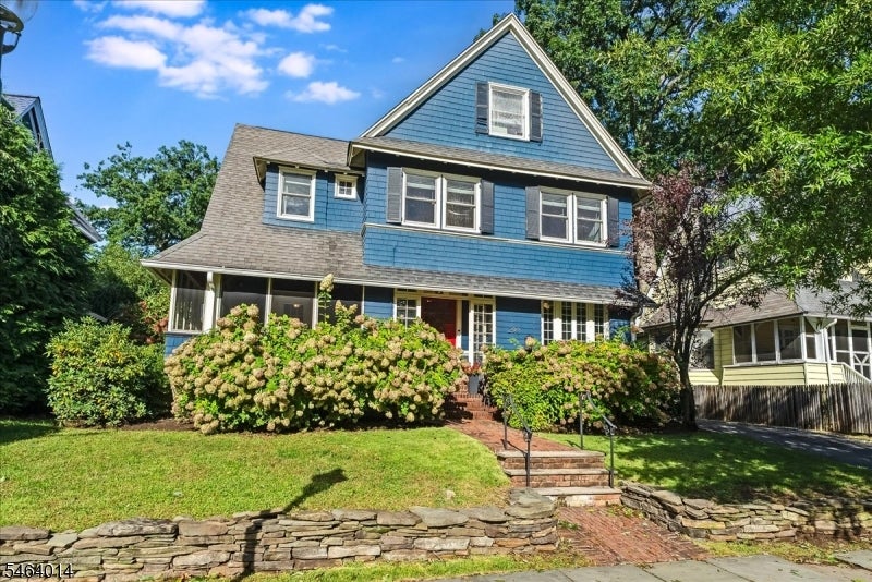 298 Ridgewood Ave