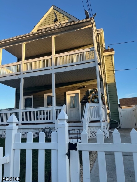 8 Zabriskie St