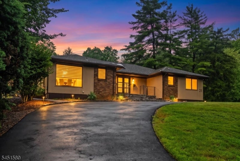 25 N Hillside Ave