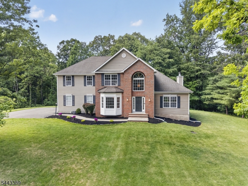 11 Whispering Woods Ln