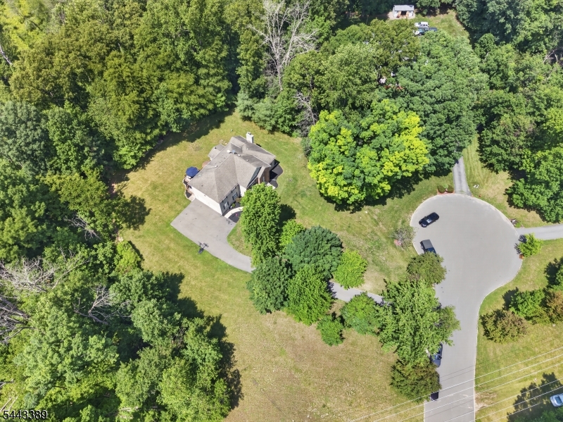 11 Whispering Woods Ln