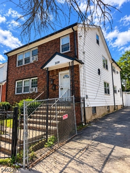 209-211 Eastern Pkwy