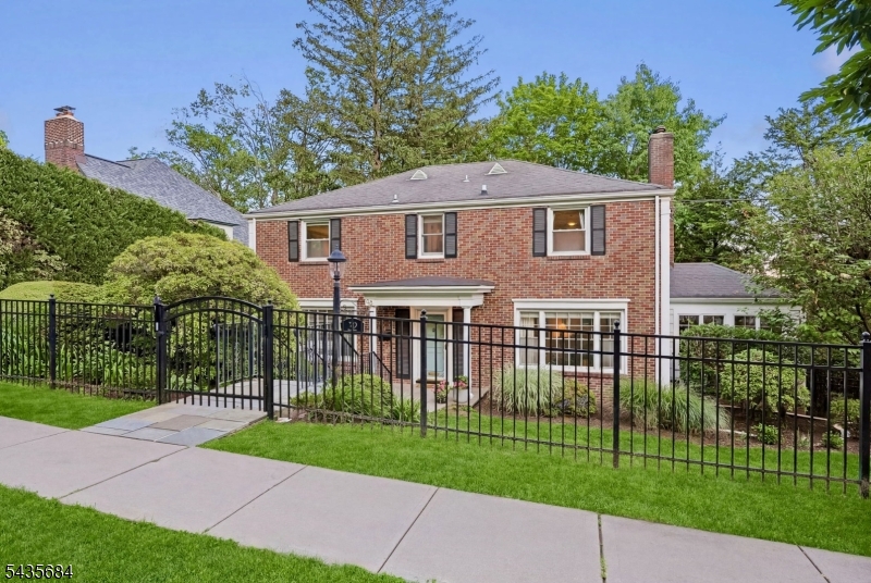 32 Undercliff Ter