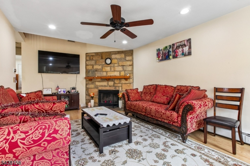 36 Hickory Hill Ct