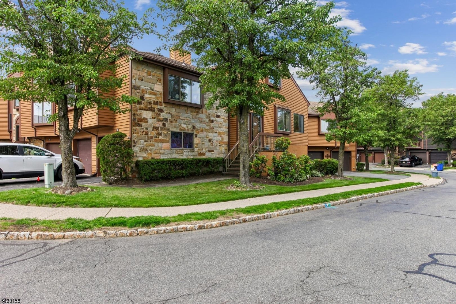 36 Hickory Hill Ct