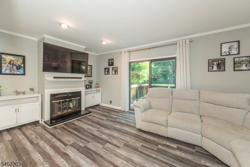 22 Indian Spring Ln