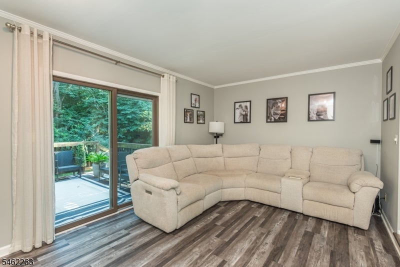 22 Indian Spring Ln