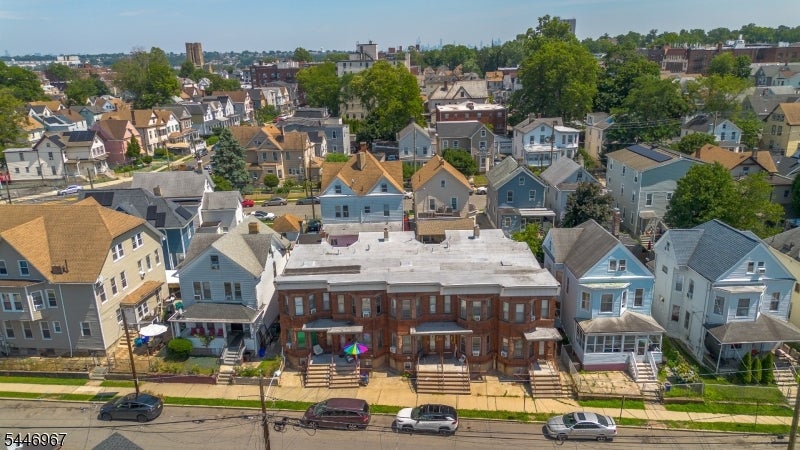 149 Howe Ave