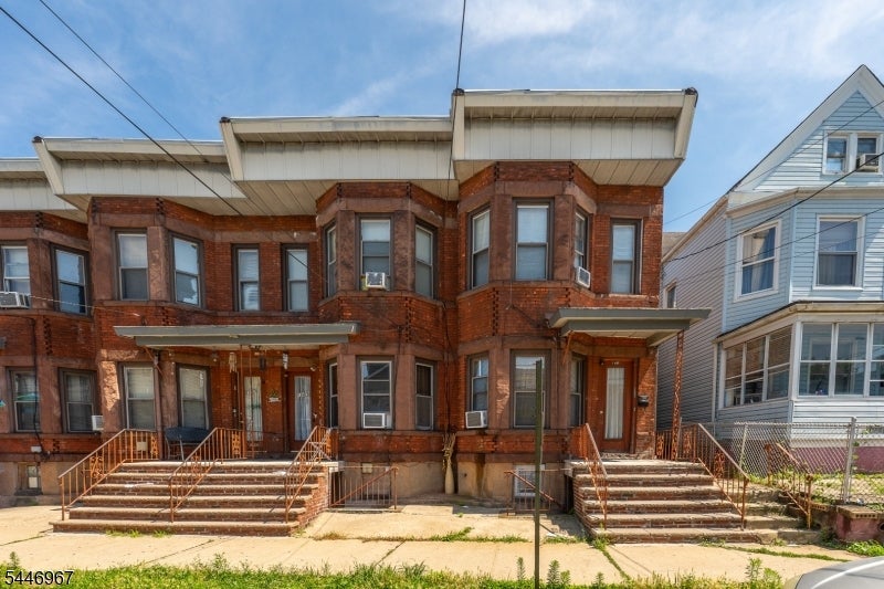 149 Howe Ave
