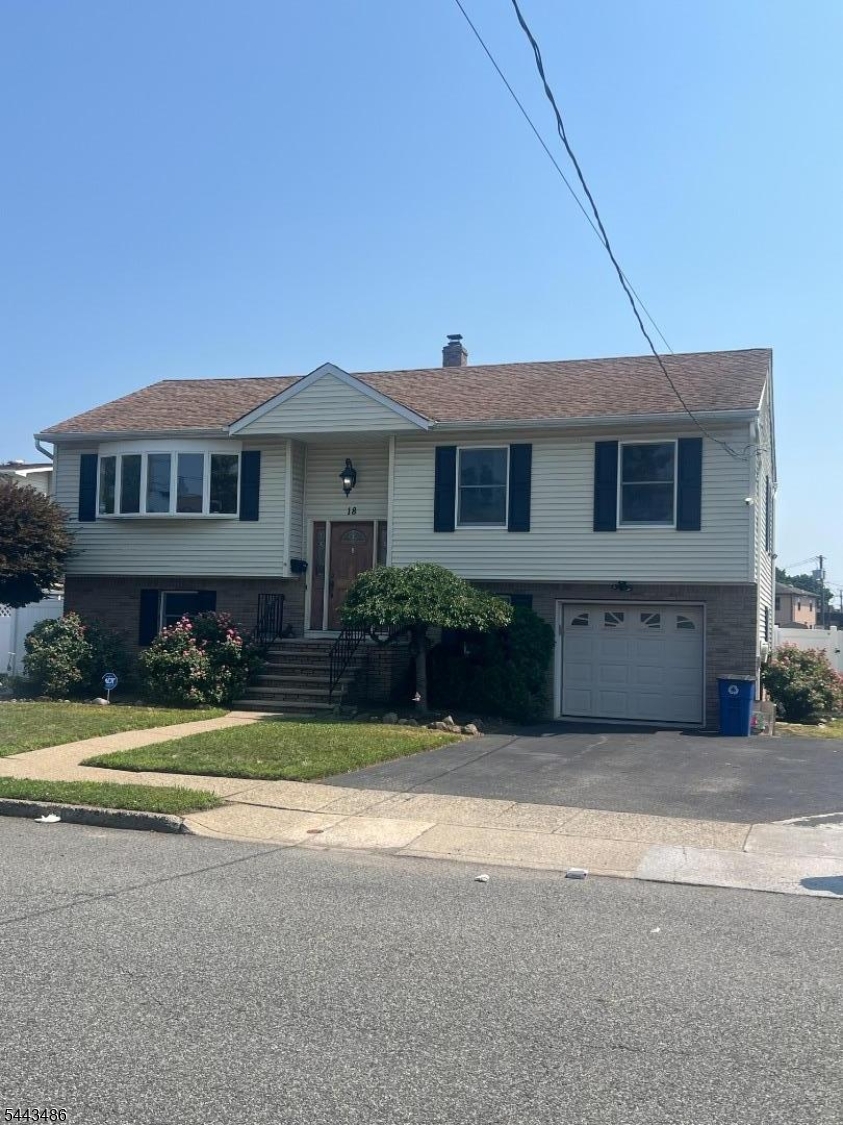 18 Rosengren Ave
