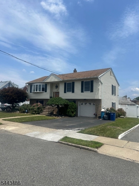 18 Rosengren Ave