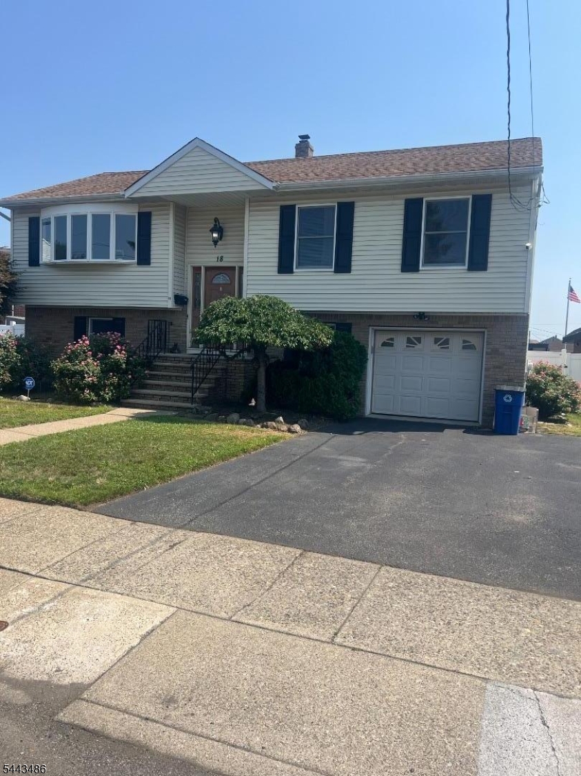 18 Rosengren Ave