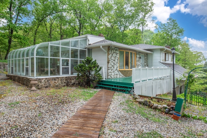 82 Highland Ave