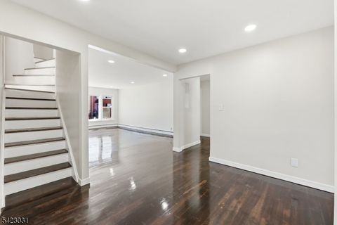 325 Schley St Newark City NJ 07112