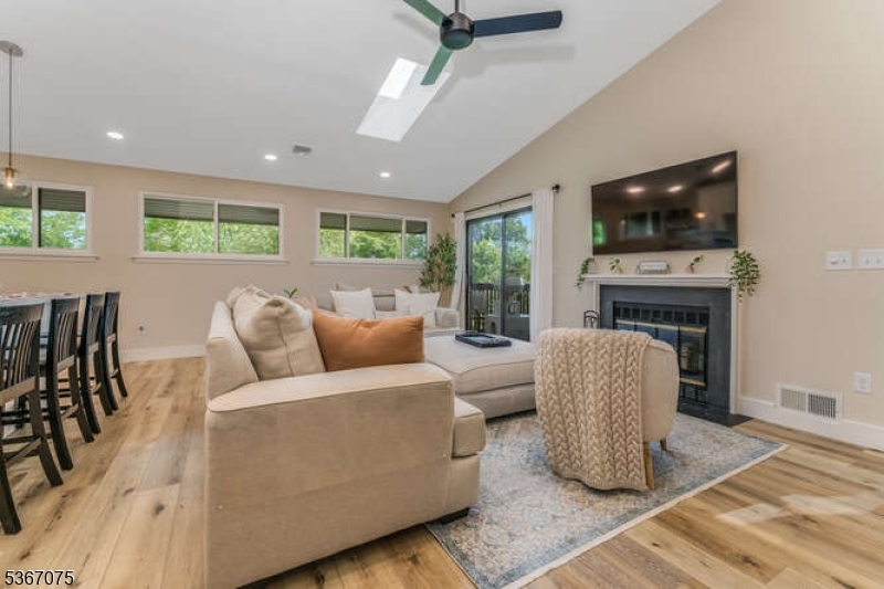 40 Meadowview Dr