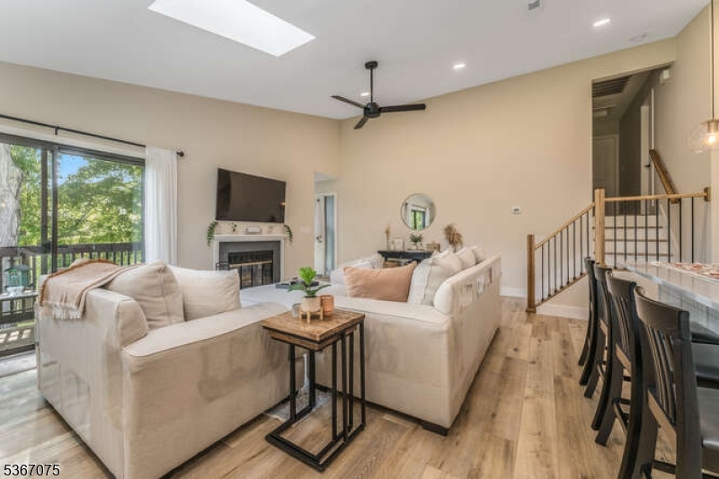 40 Meadowview Dr