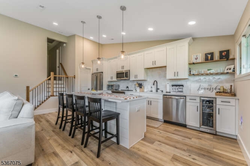 40 Meadowview Dr