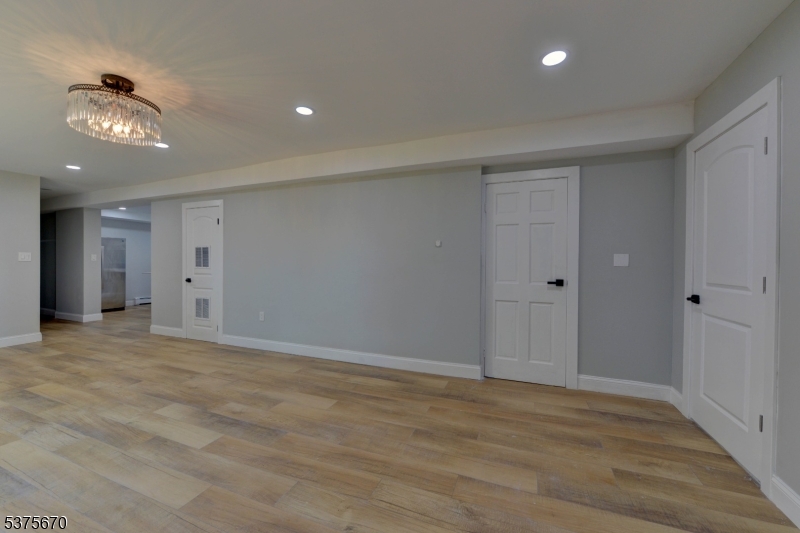 8 West Dr