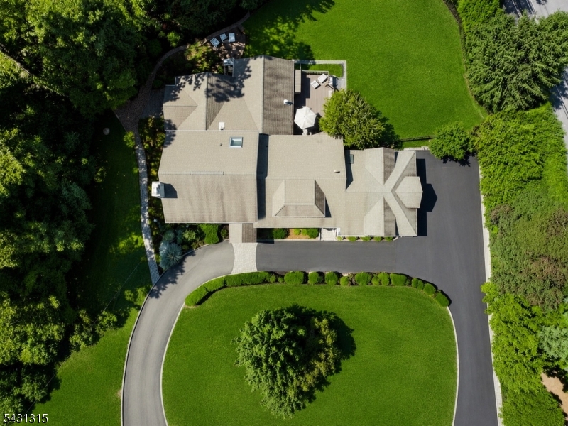2 Briarwood Dr