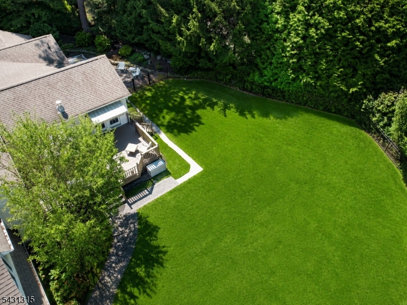 2 Briarwood Dr