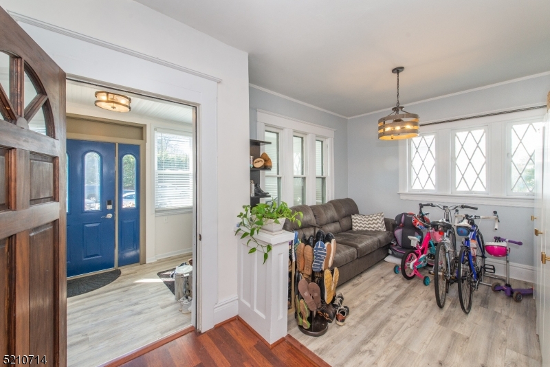 327 Orange Rd 1