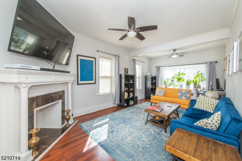 327 Orange Rd 1