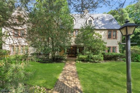 13 Serpentine Dr Middletown Twp. NJ 07732