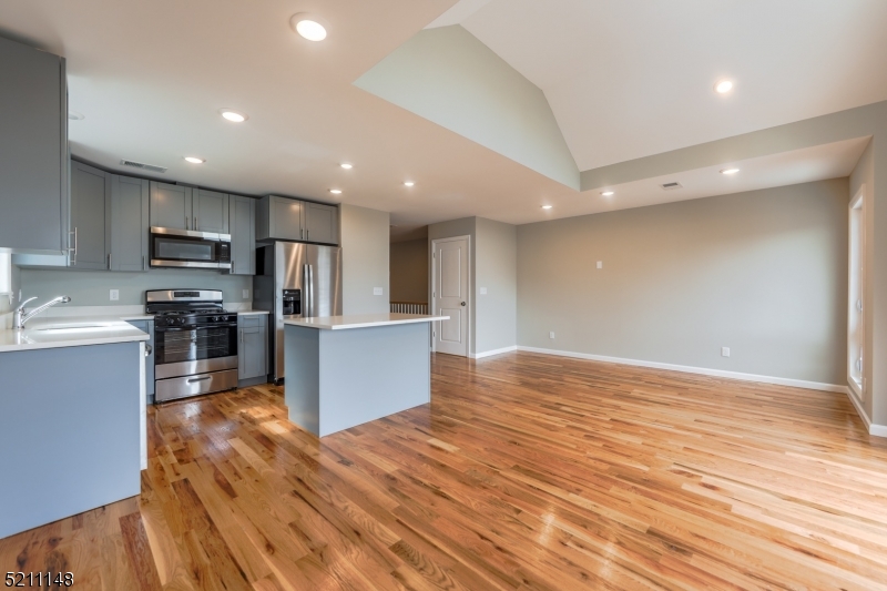 255 Chadwick Ave, Apt 2 2