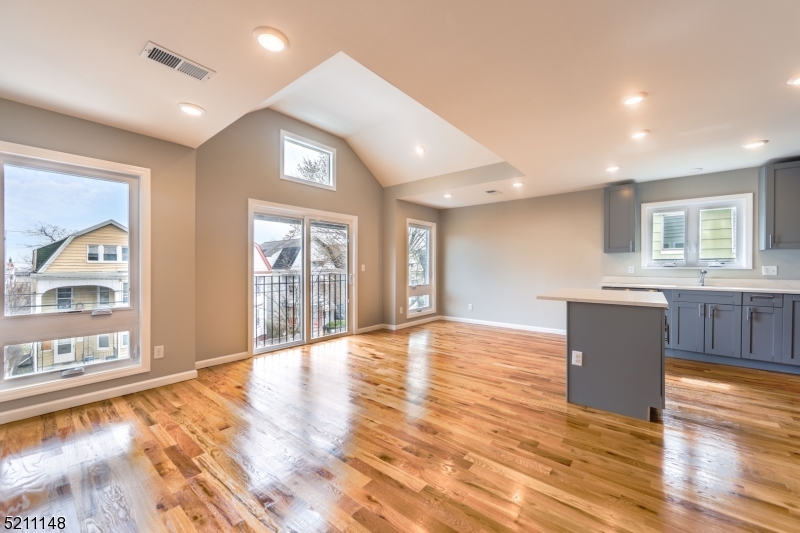 255 Chadwick Ave, Apt 2 2