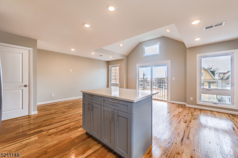 255 Chadwick Ave, Apt 2 2