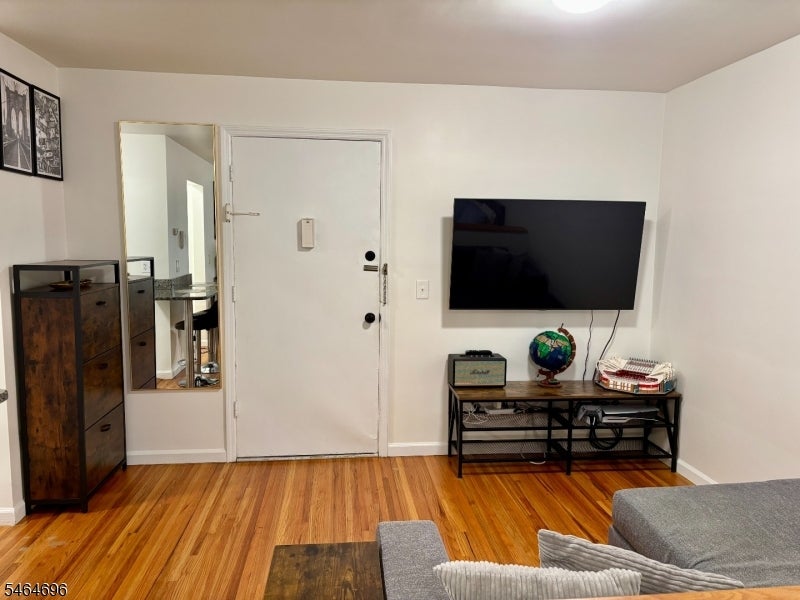 605 Grove St E10