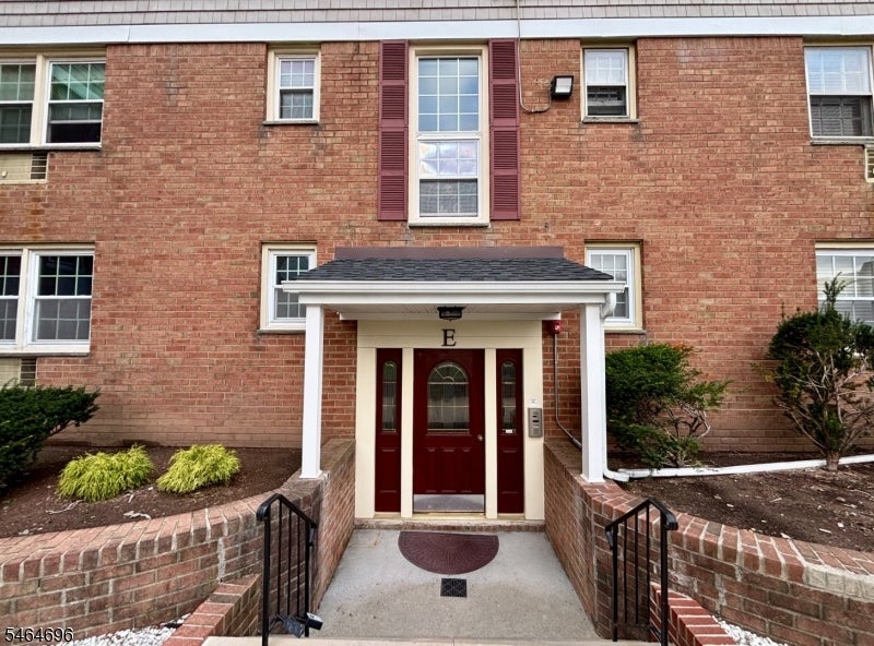 605 Grove St E10